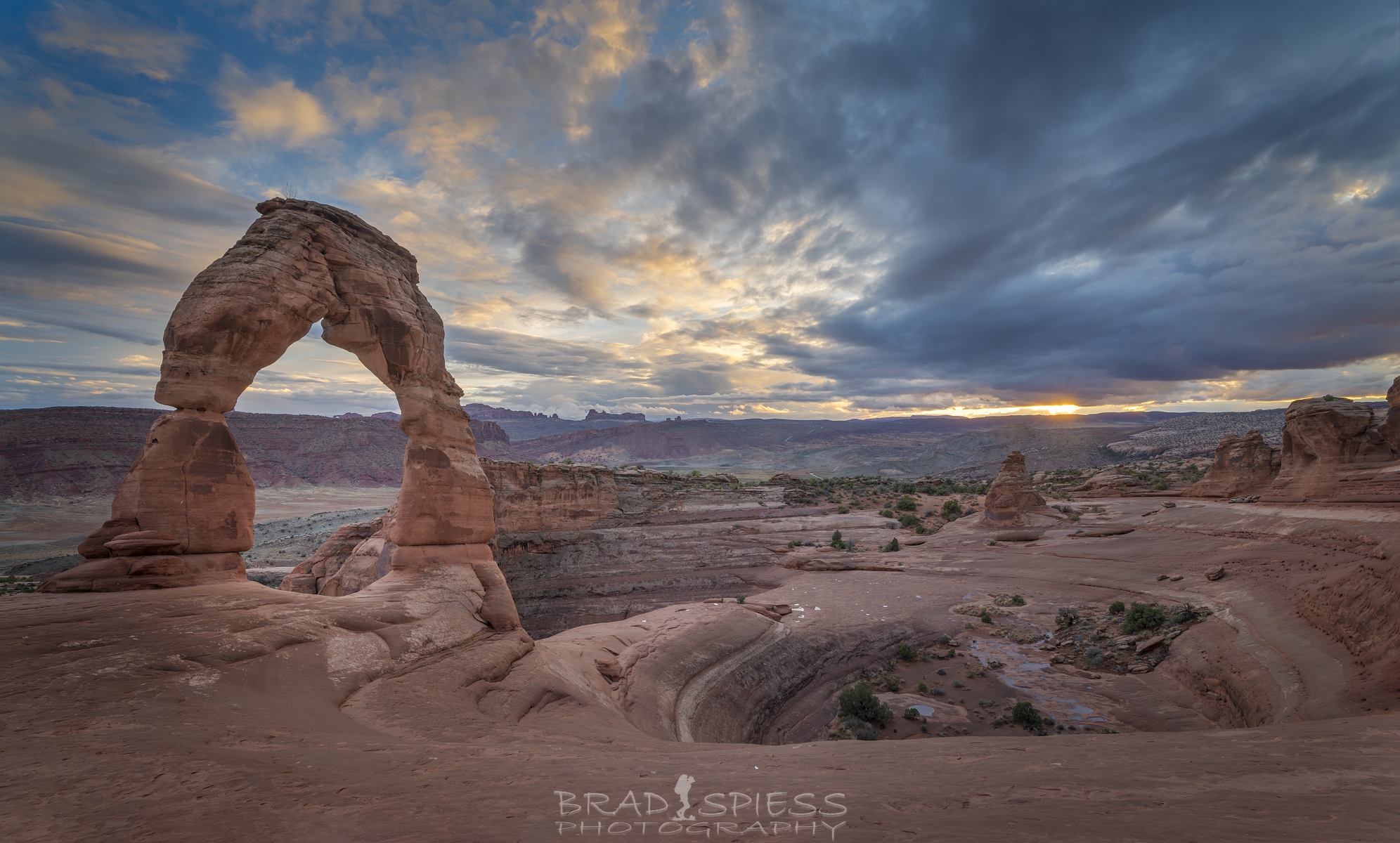 The cloudy conditions gave a nice sunset at Delicate Arch 